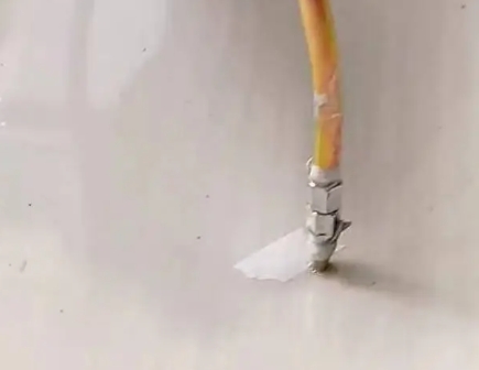 丰都瓷砖空鼓维修公司专业解答在瓷砖铺贴过程中，如果使用的砂料过粗（如全部使用了粗砂），可能会导致以下问题