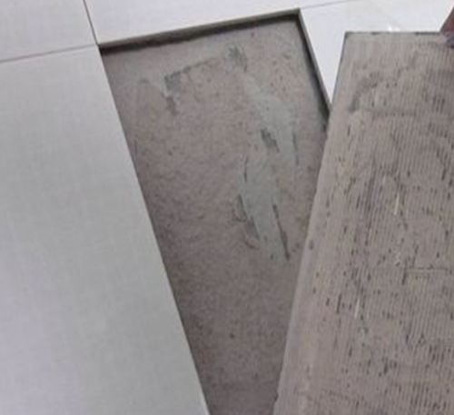 丰都瓷砖空鼓维修公司分享瓷砖铺贴时如果打浆（即涂抹在瓷砖背面和基层上的砂浆或瓷砖胶）过少，会带来以下问题